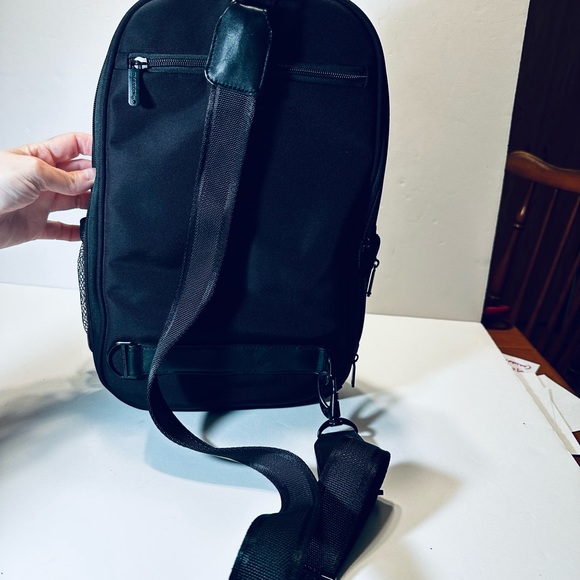 $110 EUC Black Travelon UNISEX Anti Theft Classic Plus Sling Backpack Bag UNISEX - Picture 11 of 13